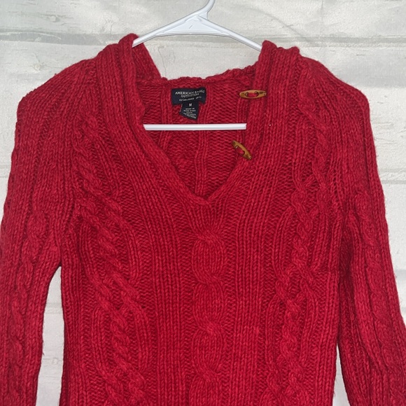 American Eagle Outfitter Hooded Winter Knit Sweater Red 100% Lambs Wool Size M - Picture 4 of 15